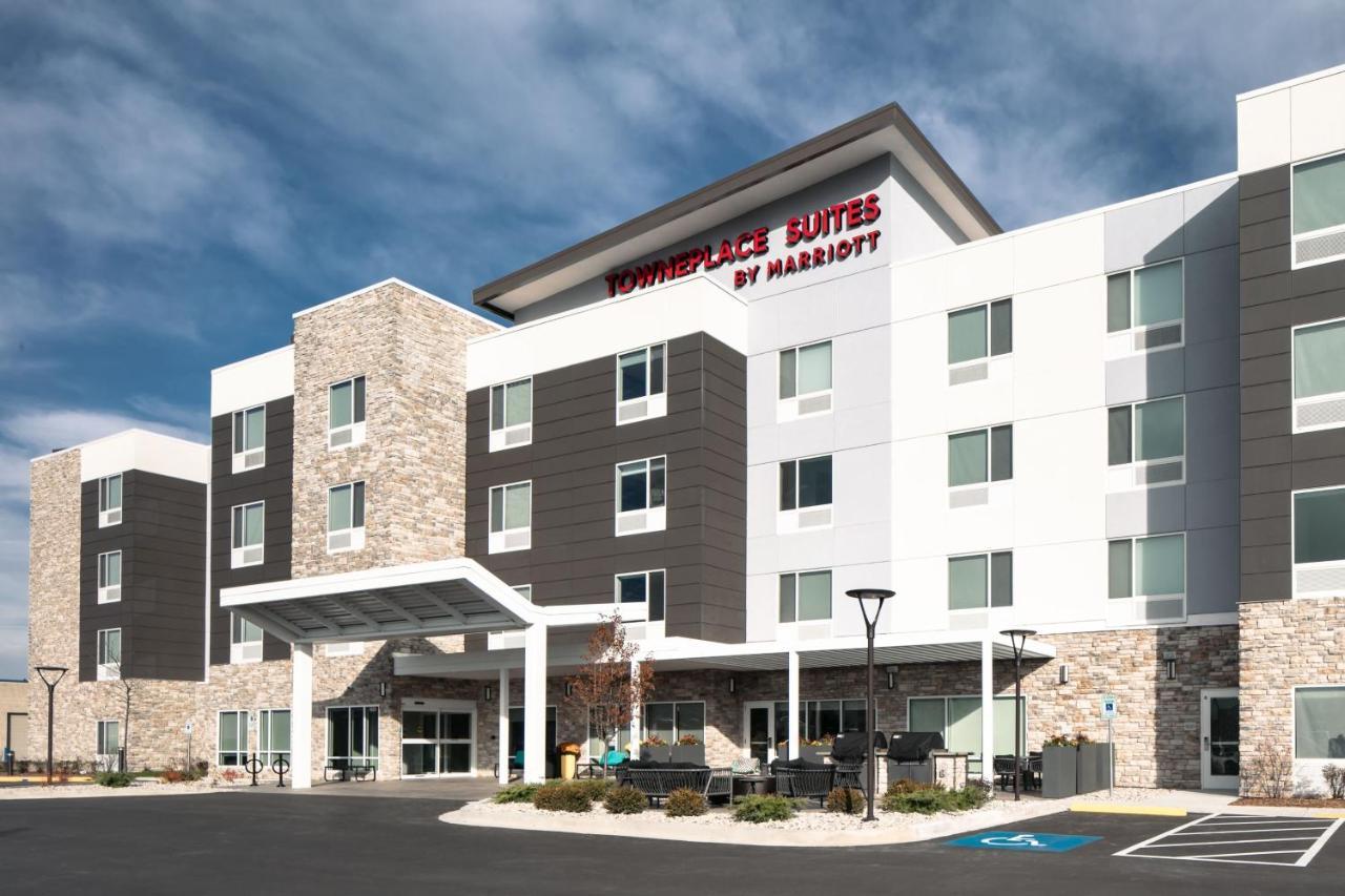 Towneplace Suites By Marriott Oconomowoc Exterior foto